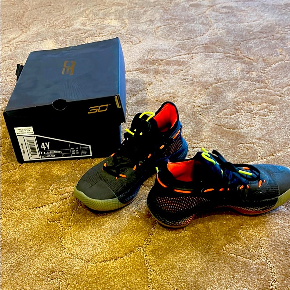 Under Armour Steph Curry 6 with box, gently used, boys size 4Y